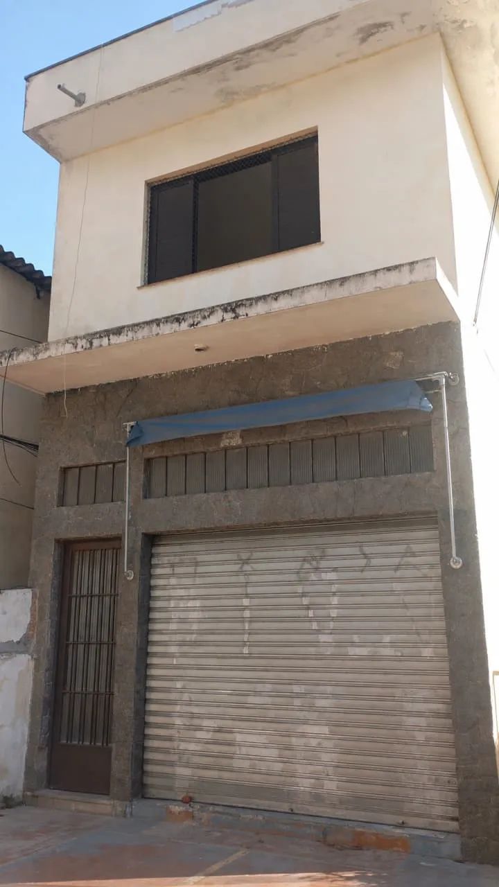 Prédio comercial na Rua Barbalha, 211  300 m²