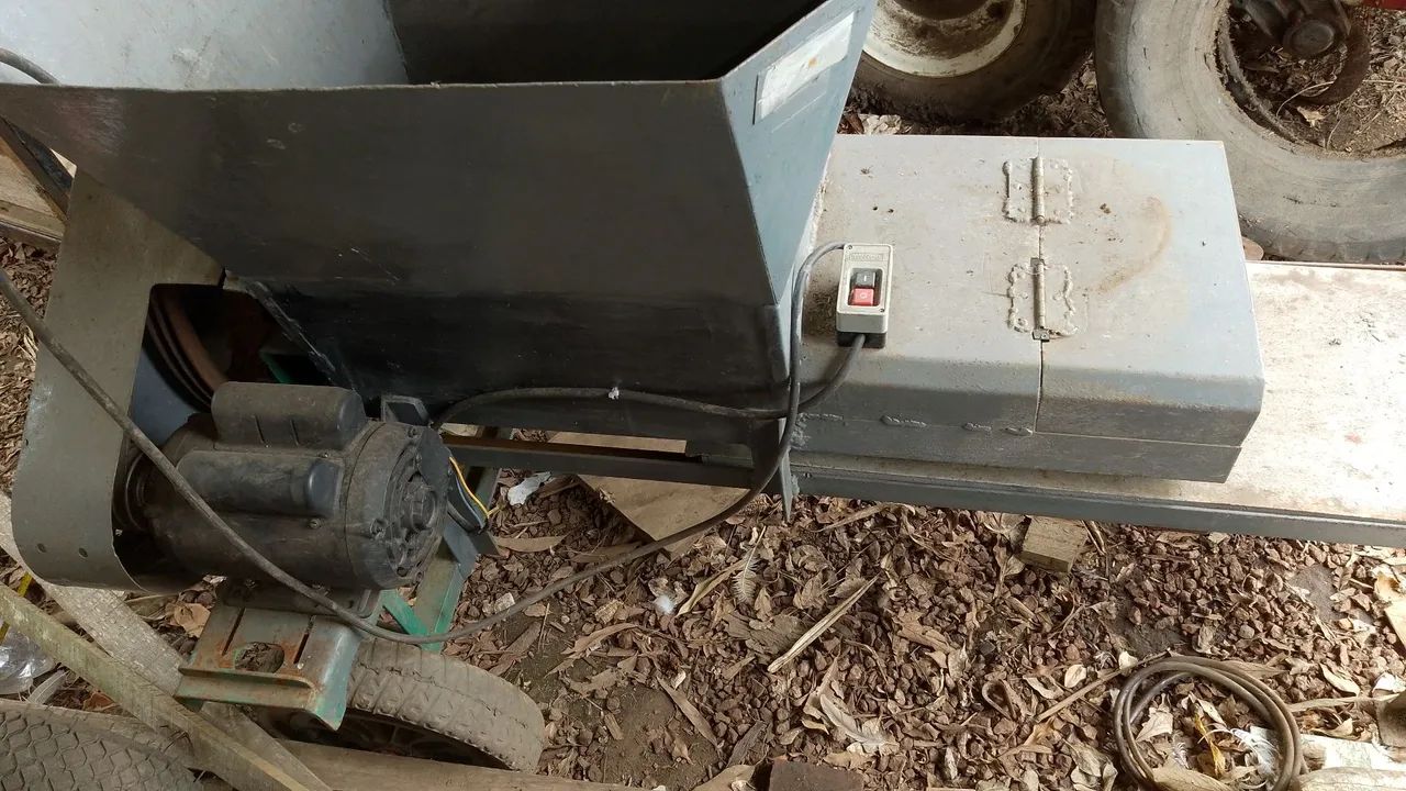 Silagem - Ensacadoura de Silagem 