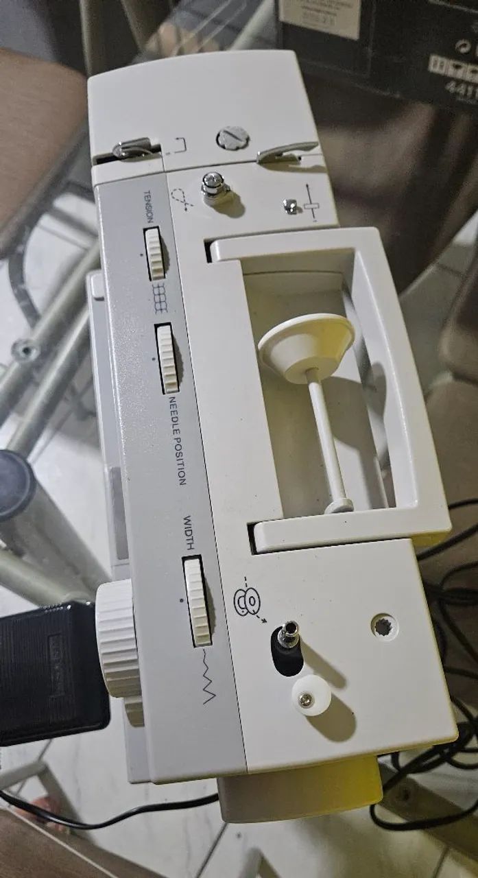 Máquina de Costura Singer  - Foto 4