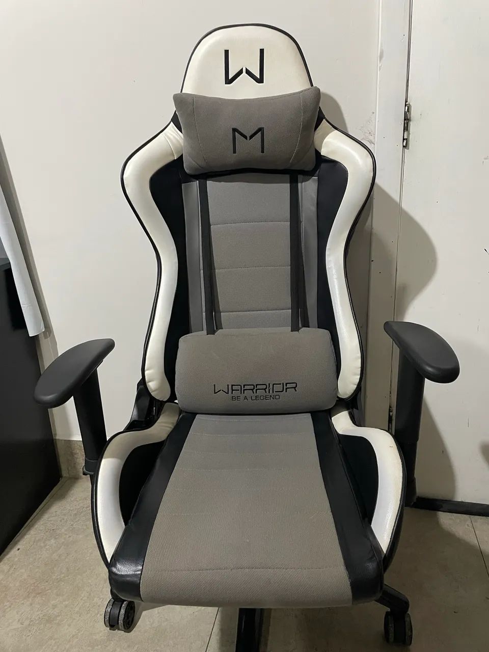 Cadeira gamer semi nova. NEGOCIÁVEL!! 