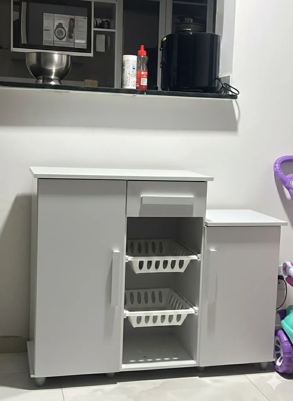 Armário multiuso com fruteira