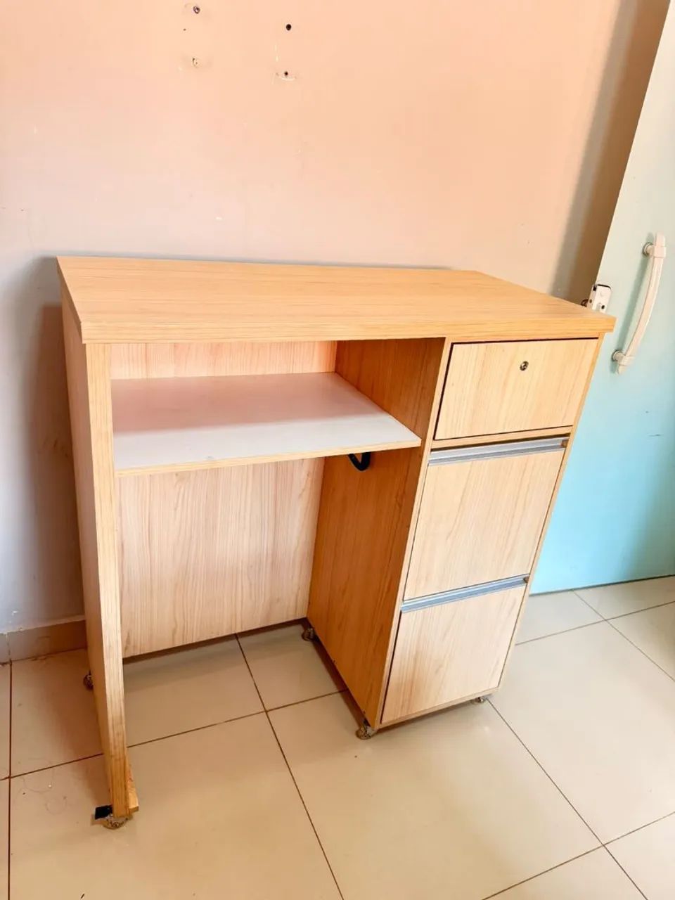 Armário semi novo 
