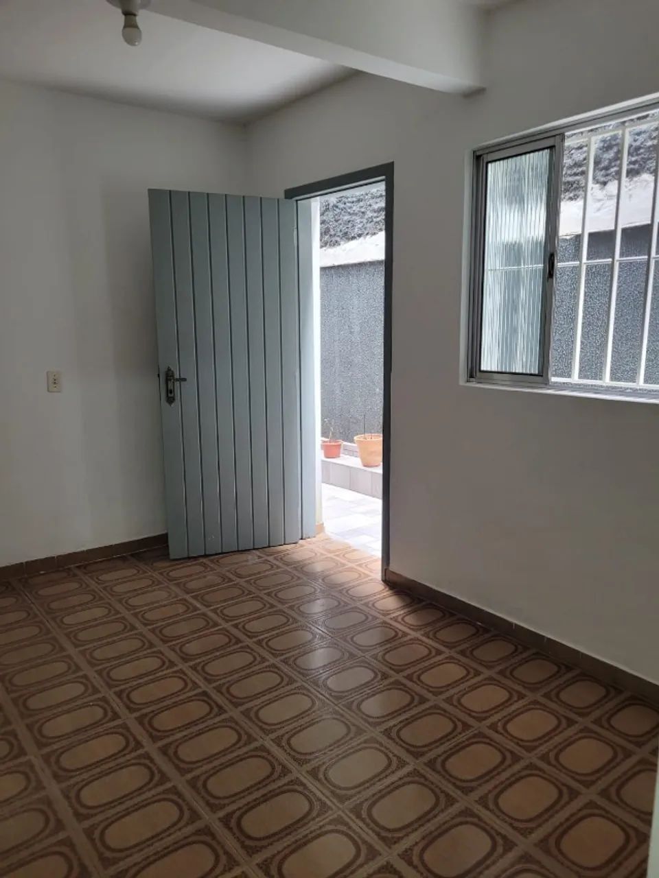 Aluga uma casa de 3 cômodos e banheiro  - Foto 3