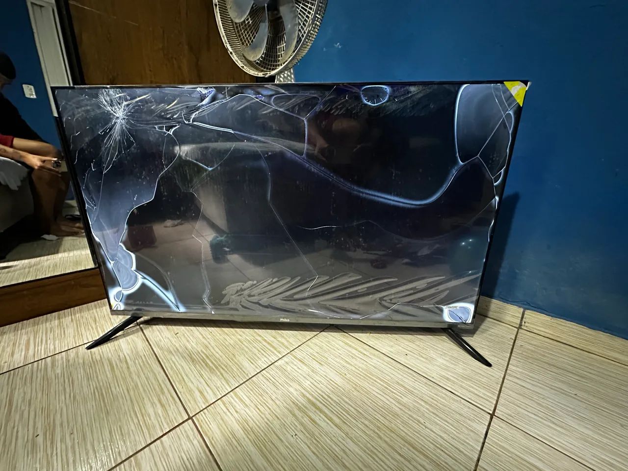 TV Philco 50 polegadas quebrada 