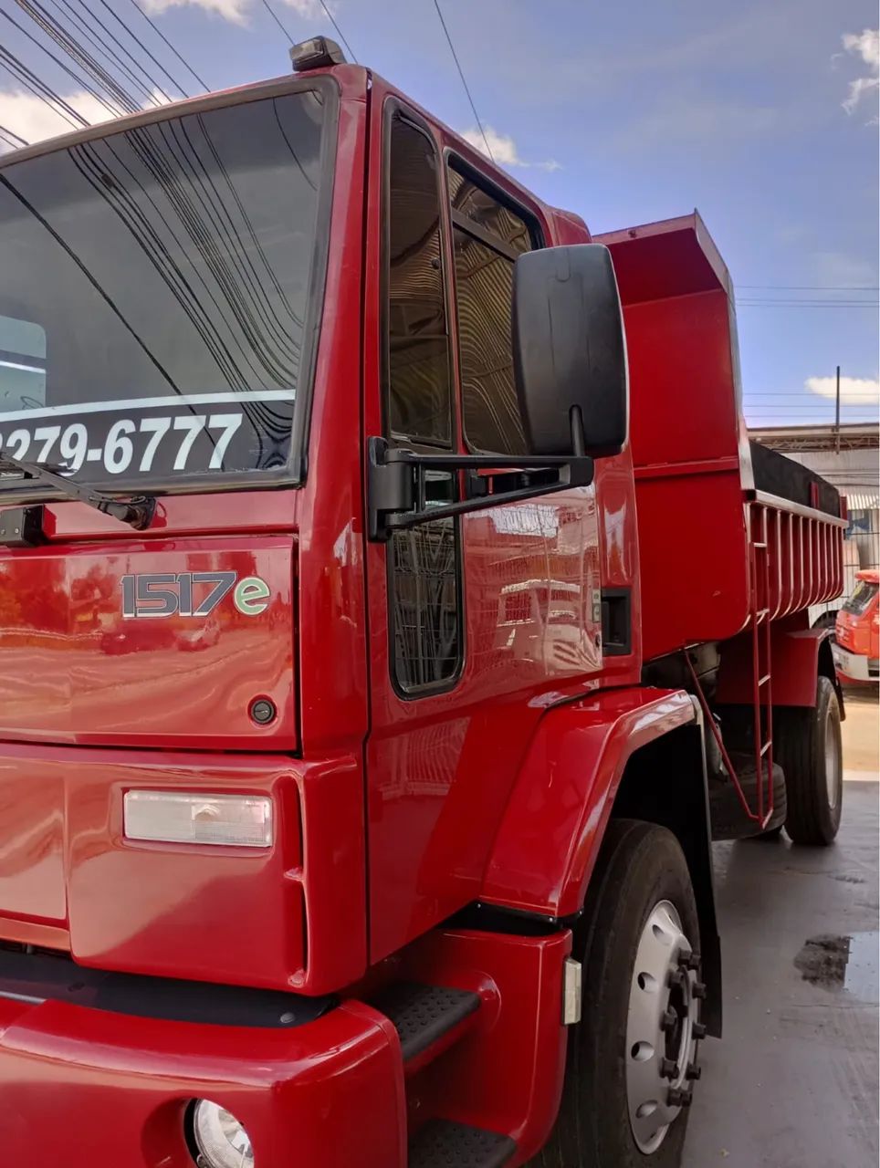  *Caminhão Ford Basculante 1517