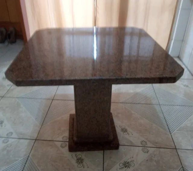 Linda Mesinha de Granito Bisotê 