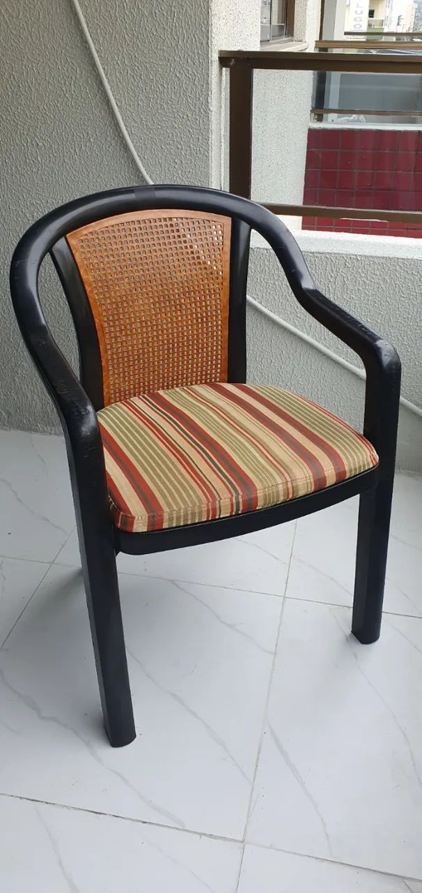 Lote com 8 Cadeiras com Braços