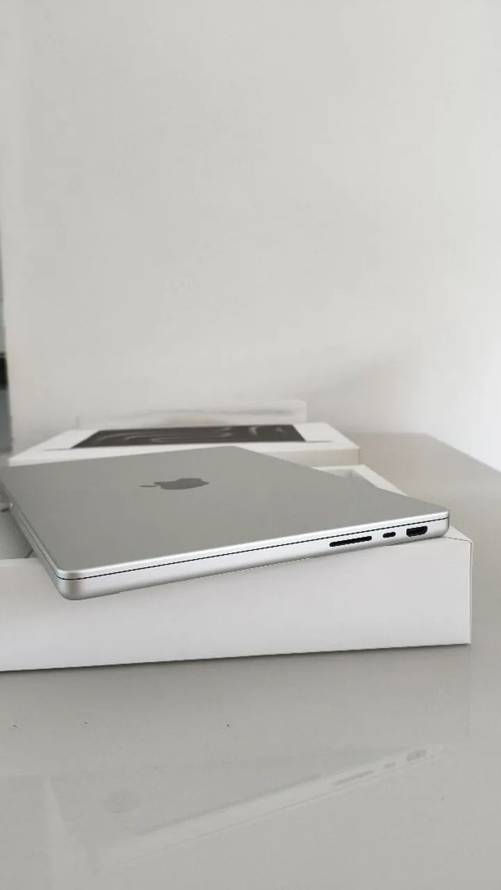 MacBook本体 M5 MacBook Pro 512GB Apple MacBook Pro M5 14” 16GB 512GB 2025 | Alto Desempenho A3434