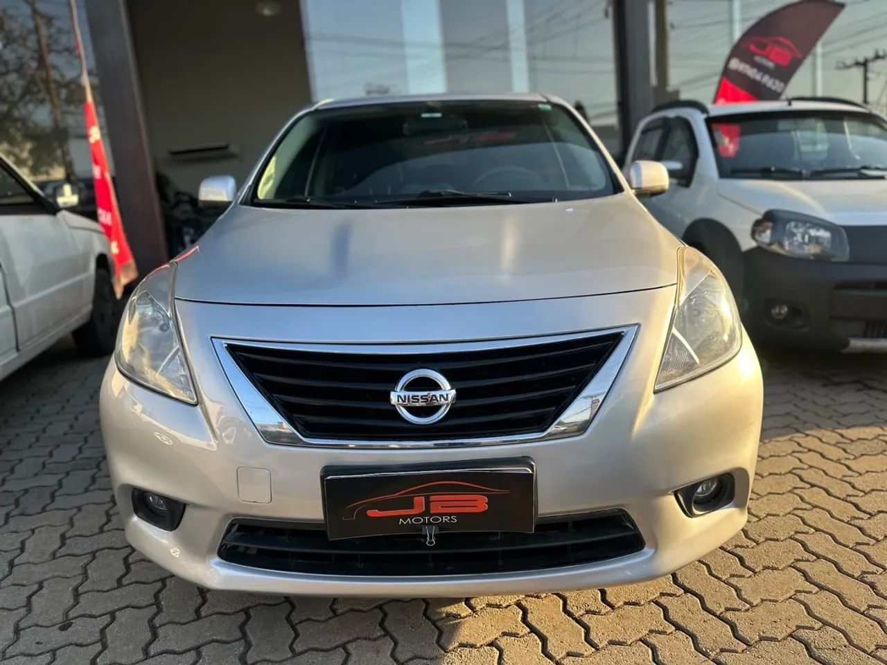 Nissan Versa VERSA SV 1.6 16V FlexStart 4p Mec. 2014