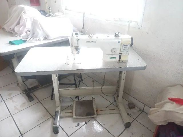 Máquina reta eletrônica Zoje 