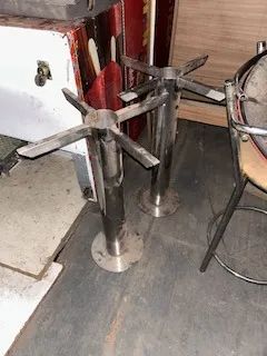 pés de mesa - de ferro cromado de fixar no chão - Foto 4