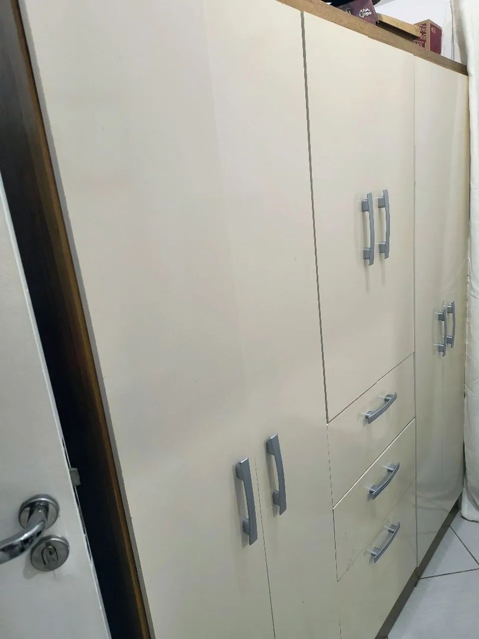 Guarda roupa em ótimo estado