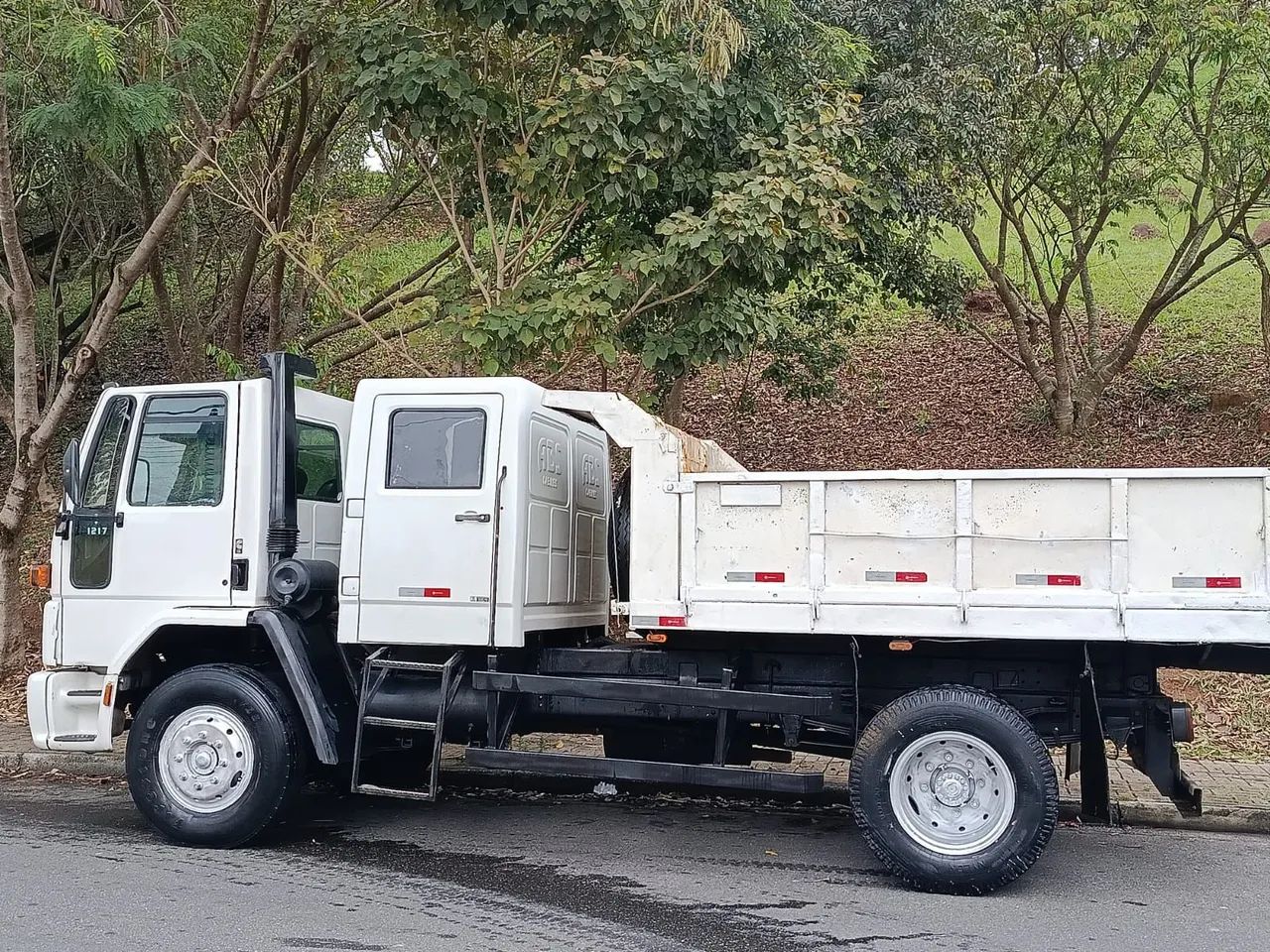 Caminhão cargo com cabine suplementar  - Foto 3