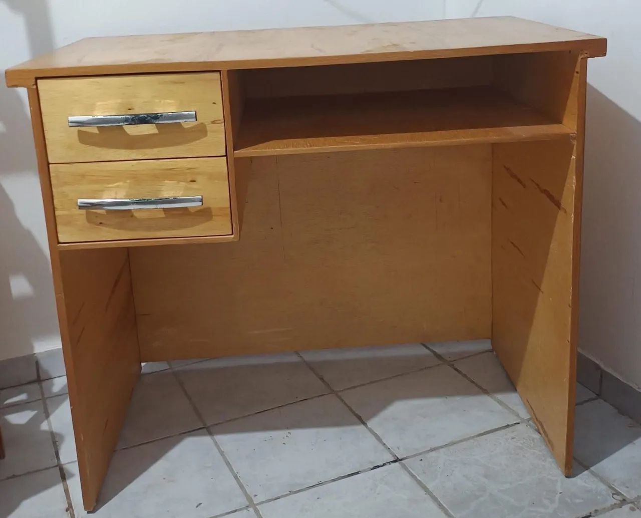 Escrivaninha para comércio ou quarto 