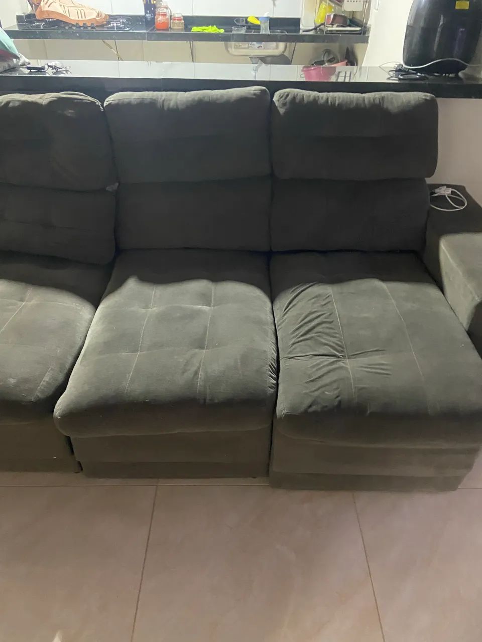Vendo sofá retrátil de 3 lugares - Foto 4