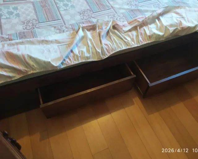 Cama de Casal de Madeira Maciça Com Baú - Foto 2