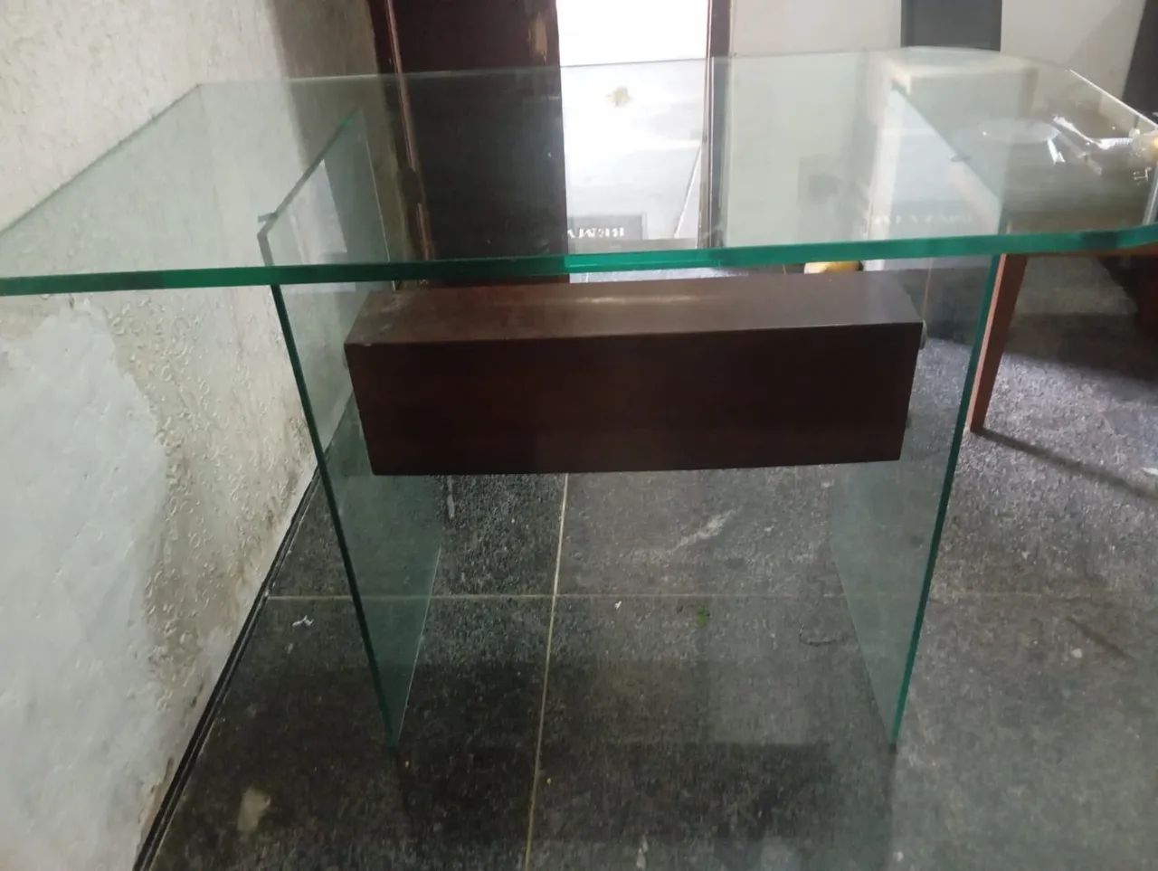 Mesa de vidro seminova de 2 cadeiras completa  - Foto 2