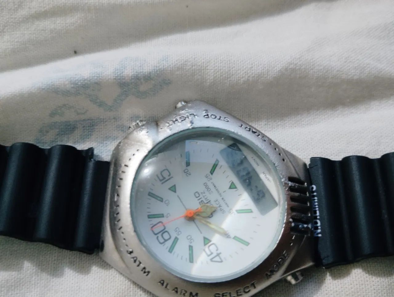 Relógio Casio space 2000 funcionando perfeitamente,ícone dos anos 90  - Foto 3