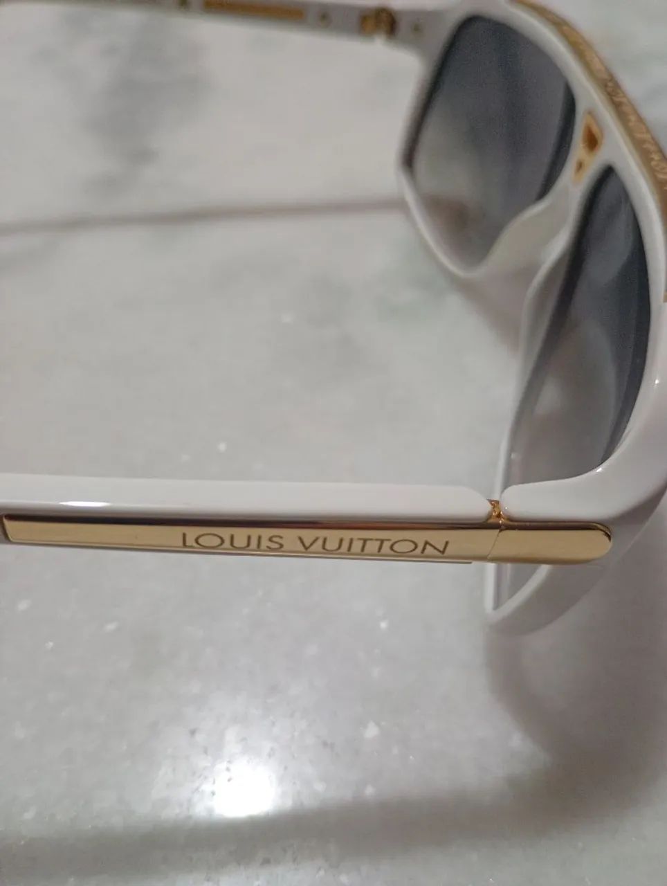 Óculos branco Louis Vuitton novíssimo  - Foto 5