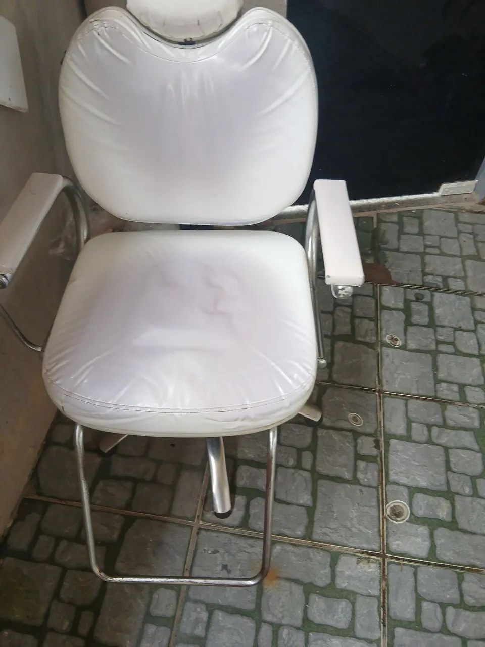 Cadeira de salão conservada funcionando perfeitamente. - Foto 2