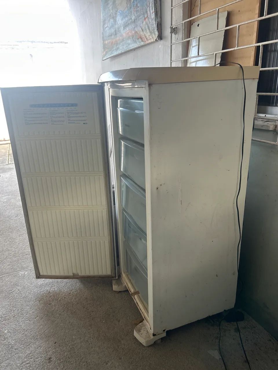 Freezer vertical Eletrolux FE18 