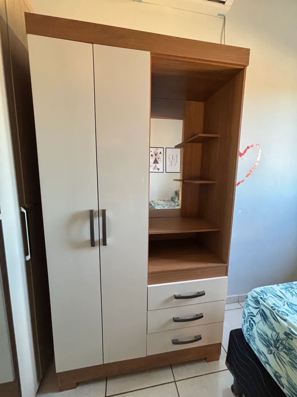 VENDE SE GUARDA ROUPA SOLTEIRO - Foto 4