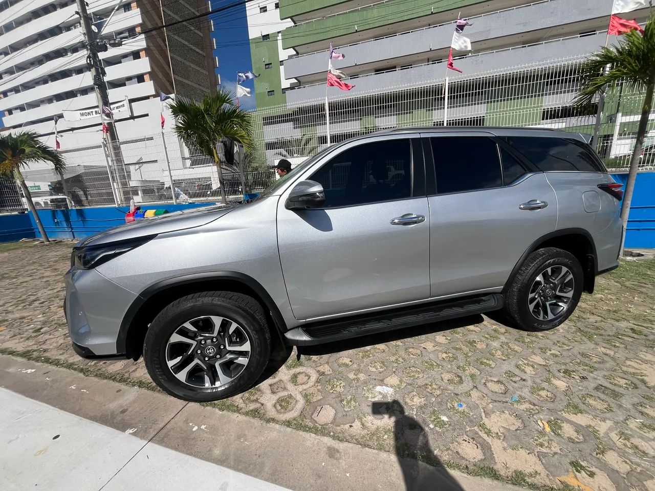 Toyota Hilux SW4 SRX Plat. 4X4 2.8 TB Die. Aut. 2025 - Foto 4