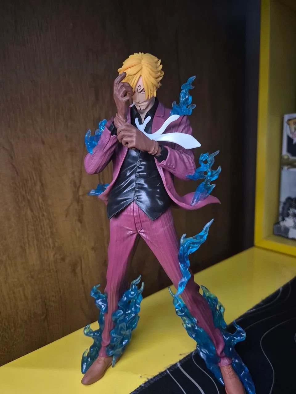 Action Figure Sanji One Piece /Terno Vinho - Foto 2