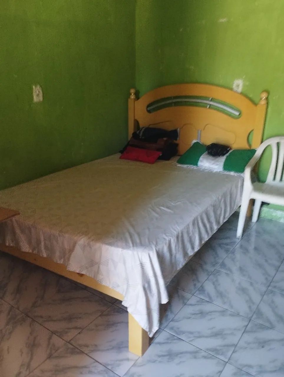 Vendo cama de casal com colchão 