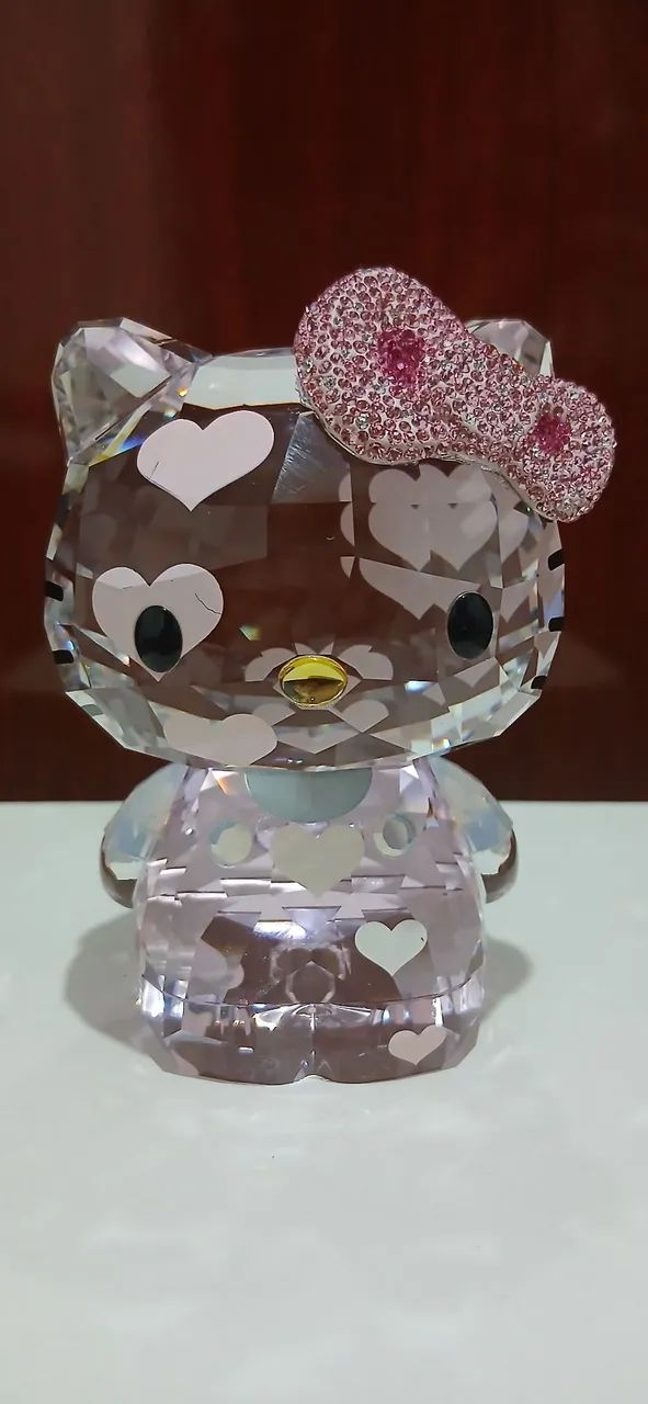Vendo estatueta colecionável Swarovski Hello Kitty Hearts lançada
