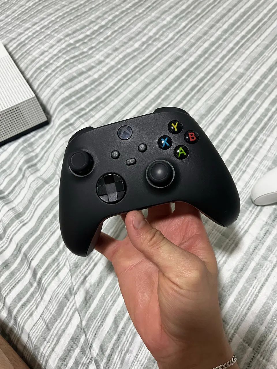 xbox one s 1tera, 2 controle +4 jogo - Foto 3