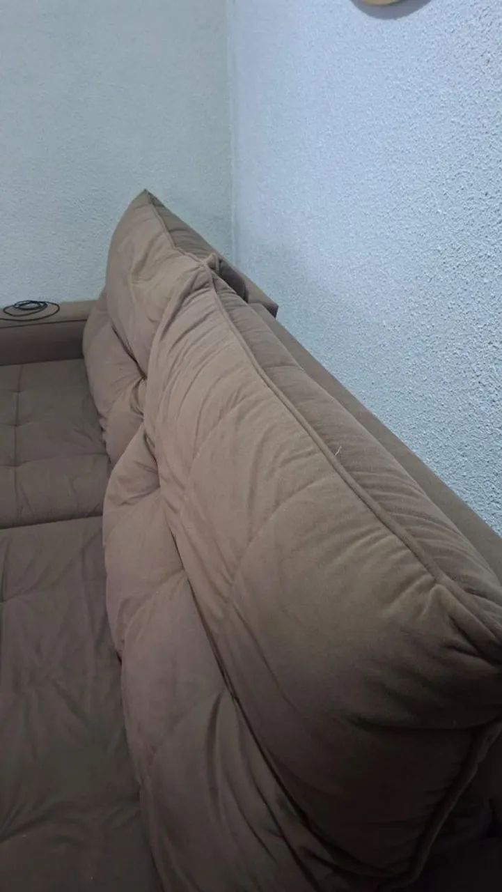 Sofá retrátil muito bom 