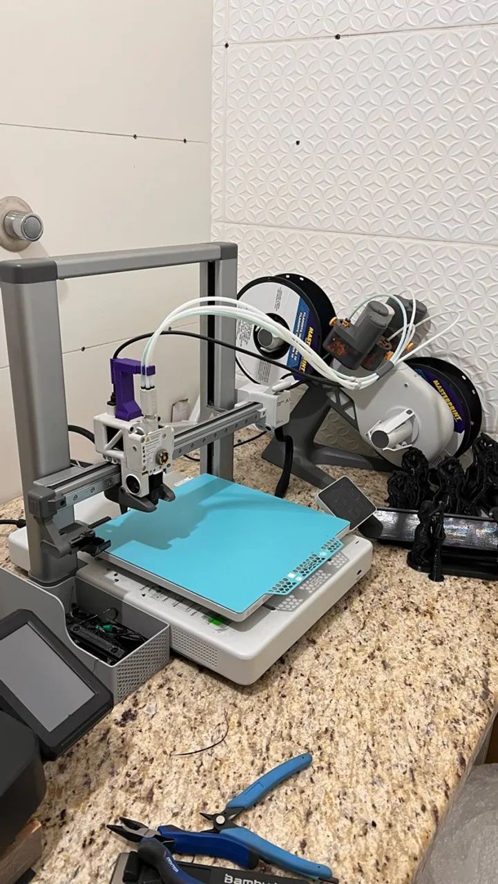 Vendo Impressora 3D Bambu Lab A1 (com AMS) - Acompanha Mesa BIQU CryoGrip - Foto 2