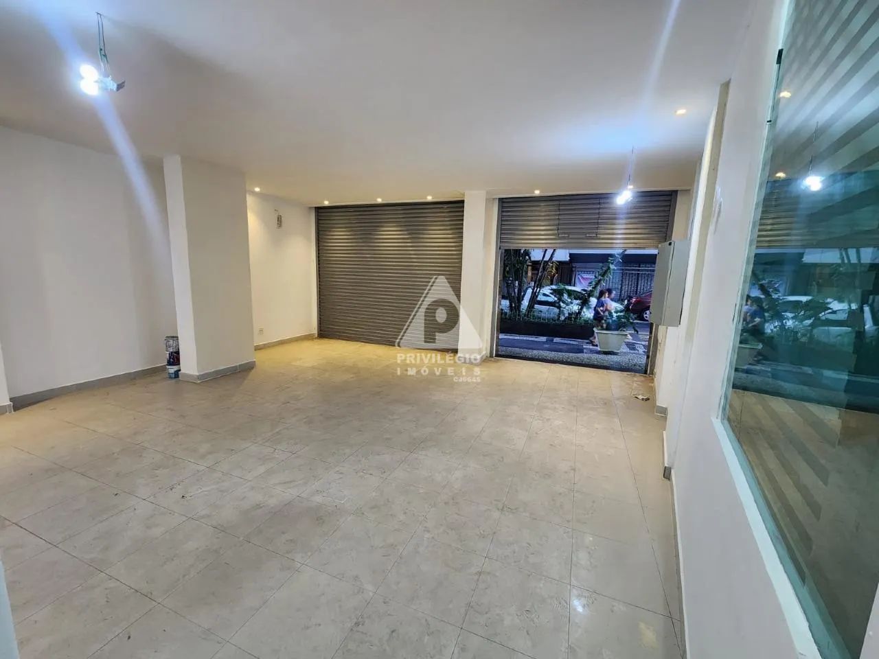 Loja 180m² | Posto 5 Copacabana | Quadra da Praia | Grande Fluxo | Com Banheiros Acessívei - Foto 2