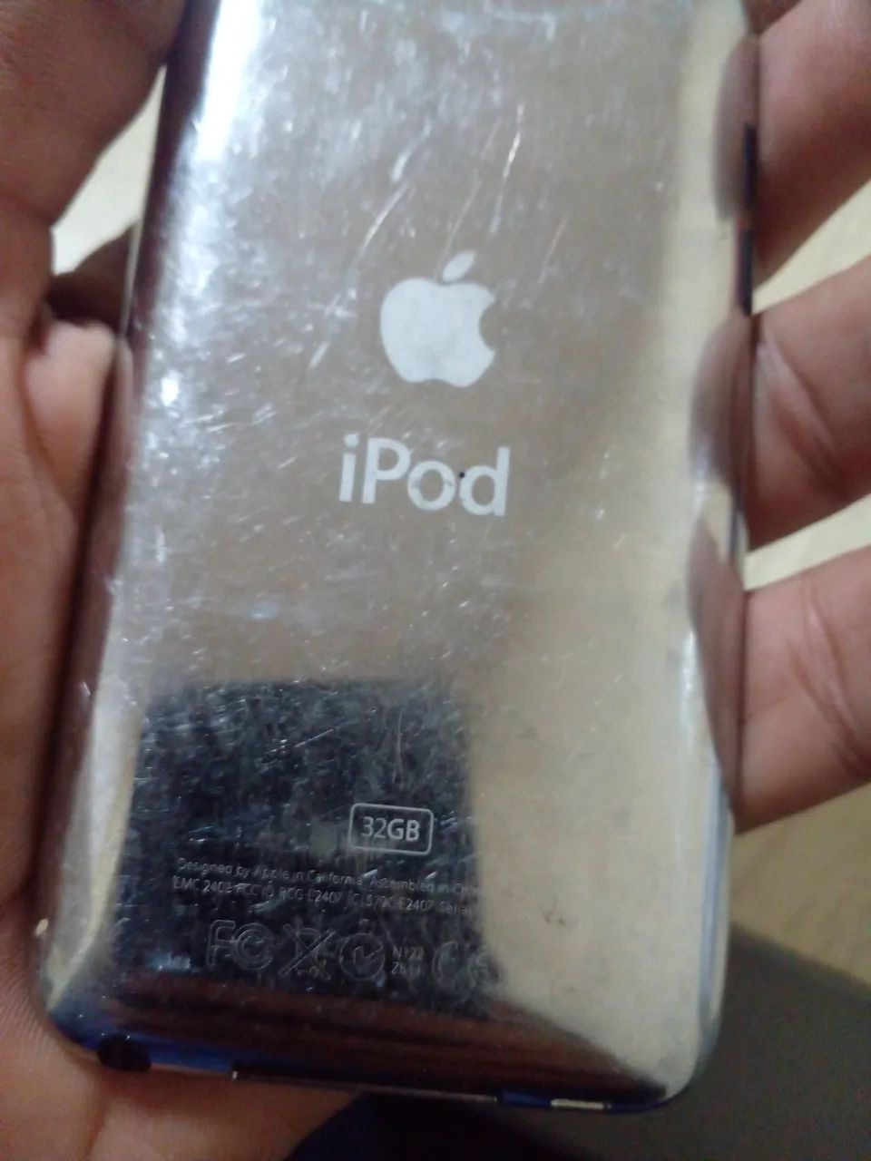 Ipod 32 GB está So sem carregador pois e dificiu achar