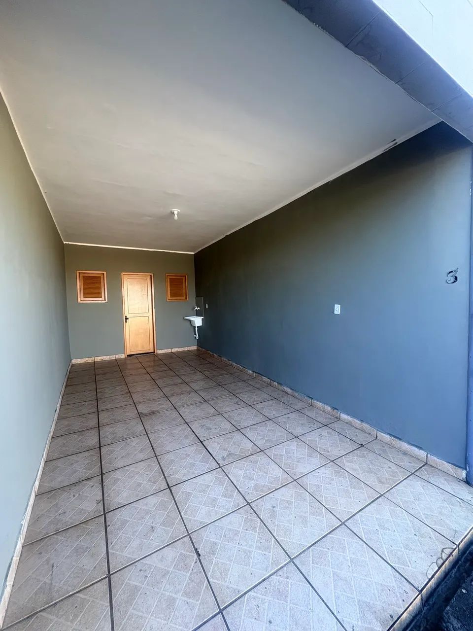 Ampla Kitnet com garagem, com tudo incluso (exceto internet). 