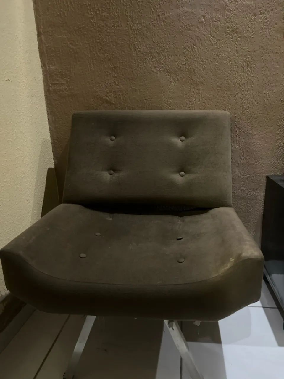 POLTRONA ESTOFADA DE SALA - Foto 2