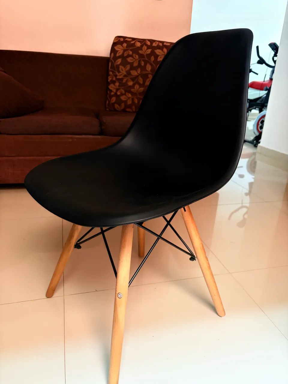 Cadeira Eames Preta - Moderna e Elegante ? - Foto 2