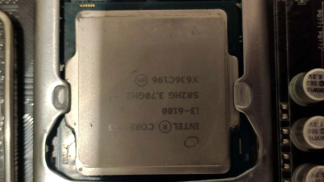H110M-CS +i3 6100 - Foto 5