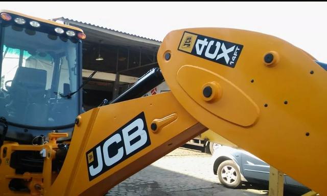 Retroescavadeira 4X4 JBC 4cx - Foto 4