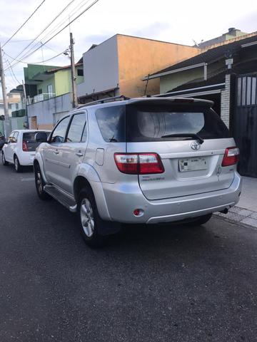 Toyota Hilux SW4 2.7 Gasolina 7 lugares - 09/10 - Foto 3
