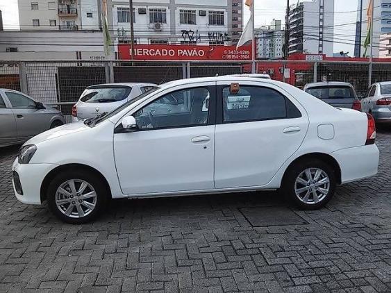 ETIOS 2019/2020 1.5 X PLUS 16V FLEX 4P AUTOMÁTICO - Foto 7