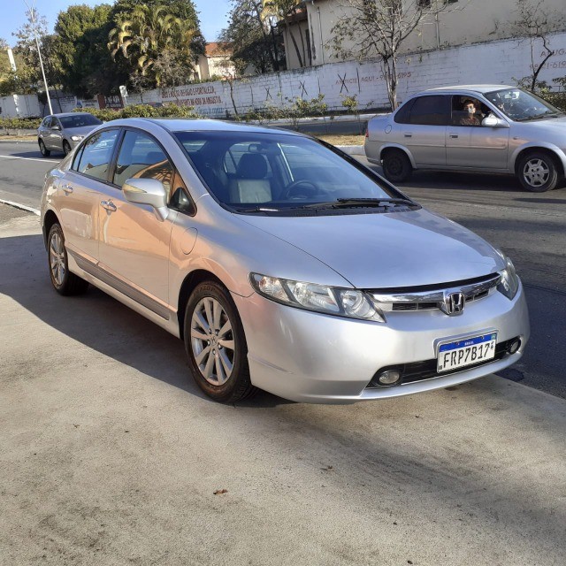 HONDA CIVIC EXS 2008 AUTOMATICO *ACEITO TROCAS*