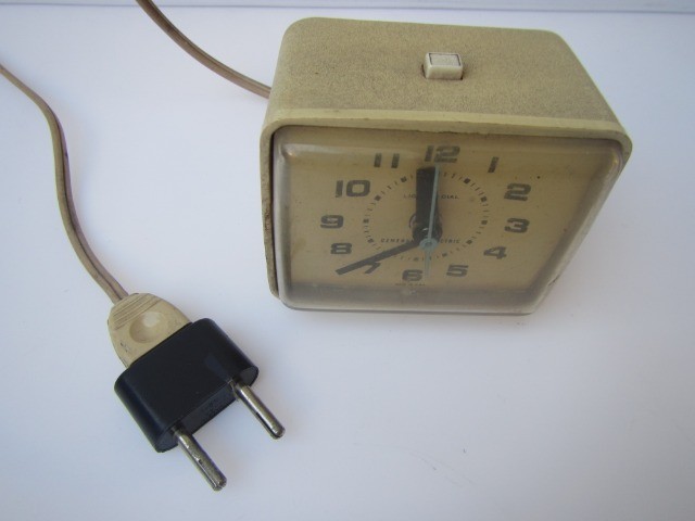 Relogio de mesa Antigo General Eletric - Foto 3