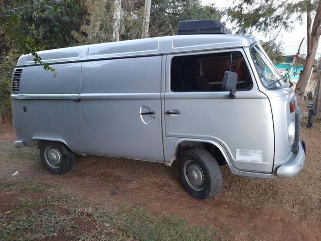 KOMBI 2010/11 AR CONDICIONADO E A GÁS