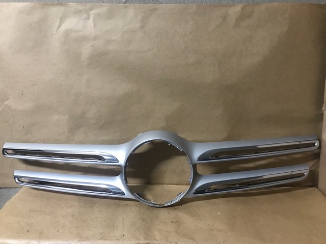 Friso da grade Mercedes Glc250 - Foto 3