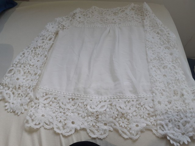 Blusa branca com.manga de renda, tamanho G, nova 