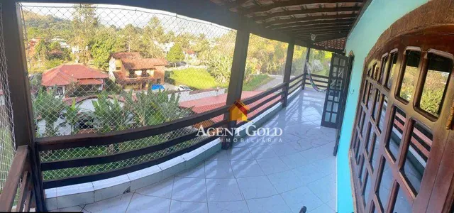 Mangaratiba/Condomínio Sítio Bom: Casa tríplex com 04 quartos, a/c Carro e Permuta