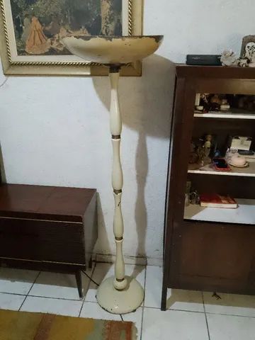 Luminária de chão pedestal