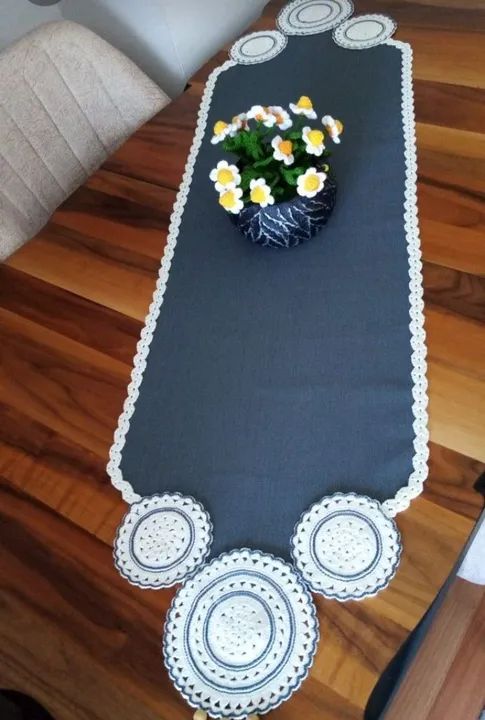 Trilho de mesa em crochê - Foto 2
